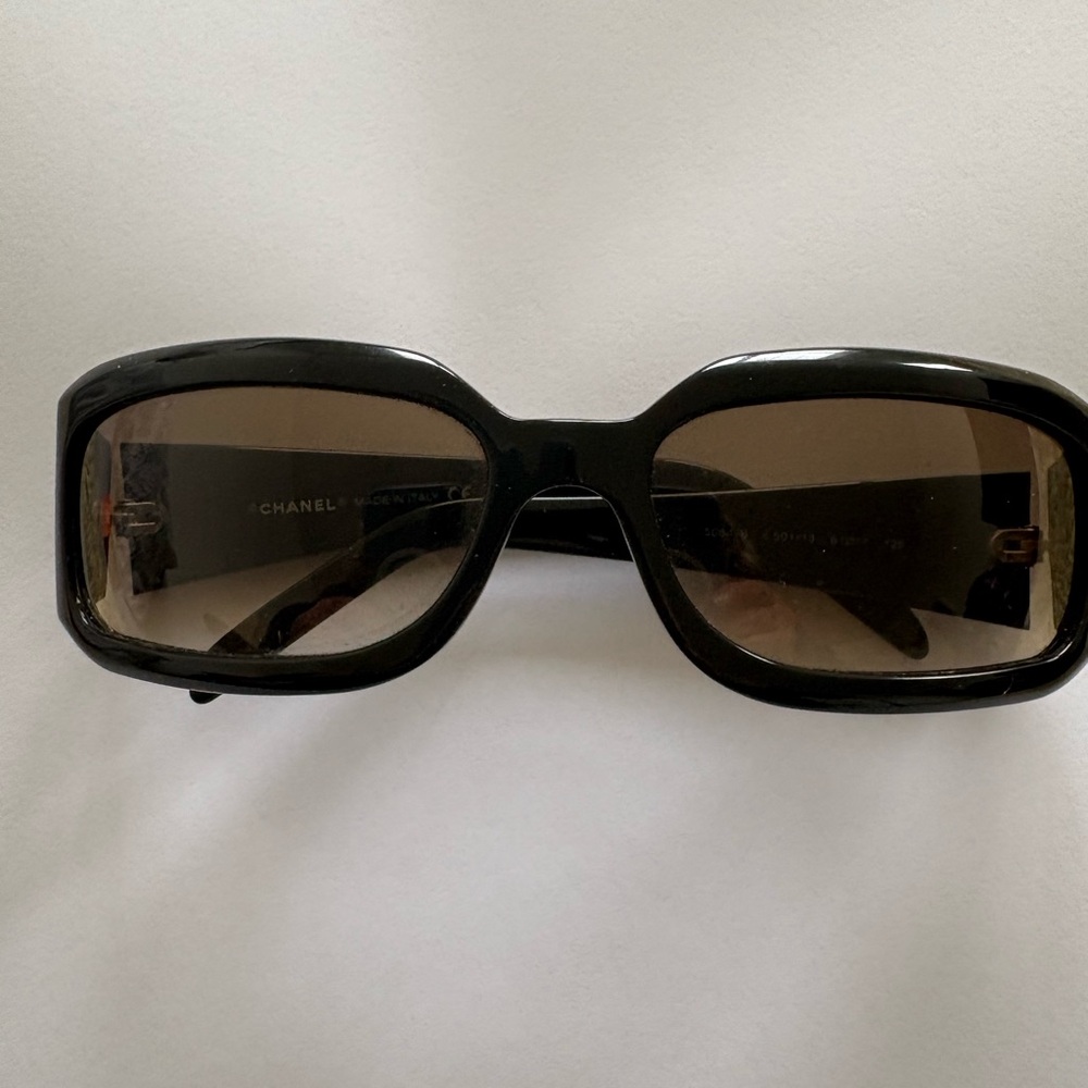 Women’s Channel Sunglasses MODEL: 5064-B Black